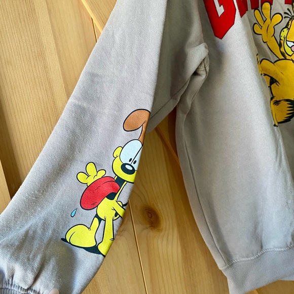 Super cute Garfield sweater size xs - Picture 2 of 5